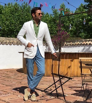 Какие низкие кеды носить с бело-черным пиджаком мужчине