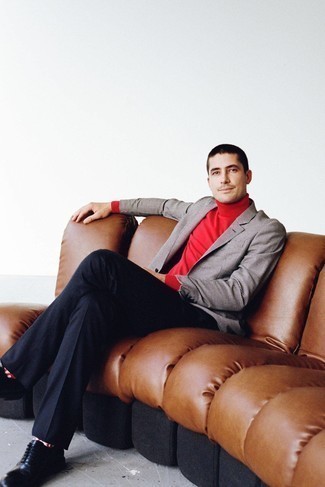 Какие водолазки носить с бело-черным пиджаком мужчине