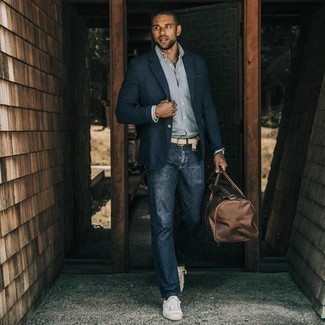 С чем носить бело-черный ремень из плотной ткани мужчине