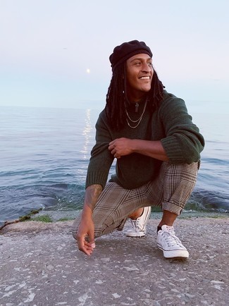 С чем носить бело-черные брюки чинос в клетку