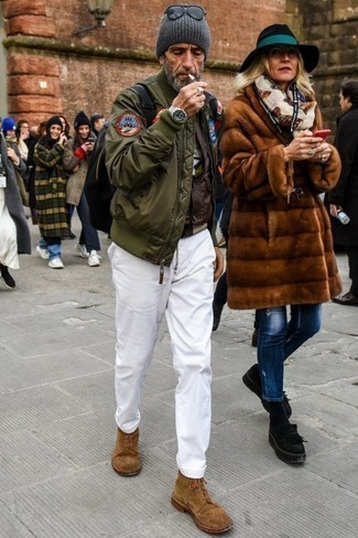 Какие бомберы носить с бело-черными брюками чинос