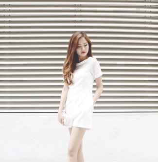 С чем носить бело-черный клатч