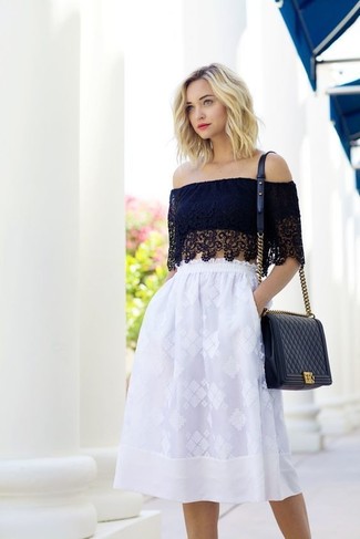 С чем носить бело-черную пышную юбку