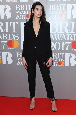 С чем носить бело-черные босоножки на каблуке