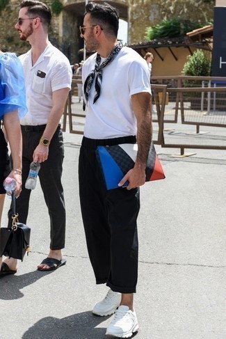 С чем носить бело-черные кожаные кроссовки мужчине