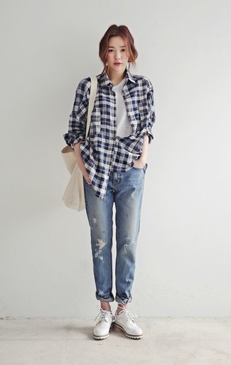 С чем носить бело-черные кожаные броги женщине