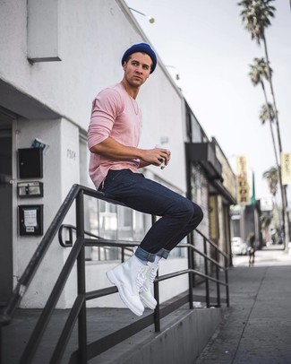 С чем носить бело-черные кожаные повседневные ботинки мужчине