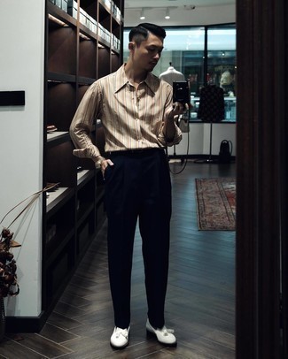 С чем носить бело-черные кожаные лоферы мужчине