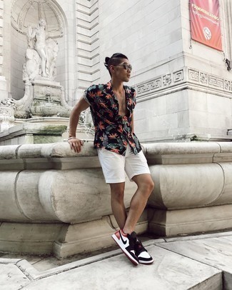 С чем носить бело-черные кожаные низкие кеды мужчине