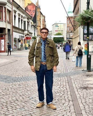 С чем носить бело-черную сумку почтальона