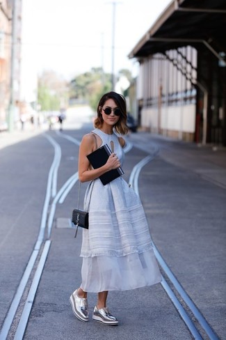 С чем носить бело-черное платье-миди