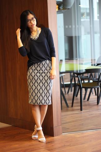 С чем носить бело-черную юбку-миди