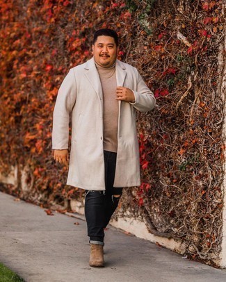 Какие водолазки носить с бело-черным длинным пальто