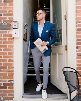 С чем носить бело-черный нагрудный платок в горошек