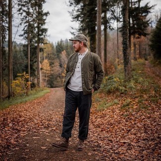 С чем носить бело-черную футболку-поло мужчине