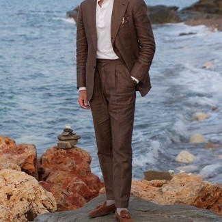 С чем носить бело-черный свитер с воротником поло мужчине