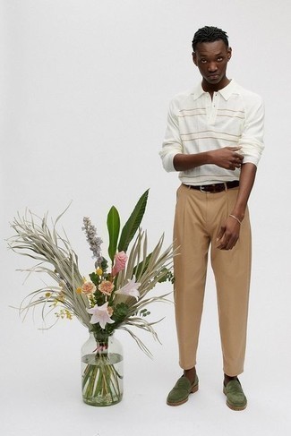 С чем носить бело-черный свитер с воротником поло мужчине