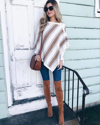 С чем носить бело-черное пончо