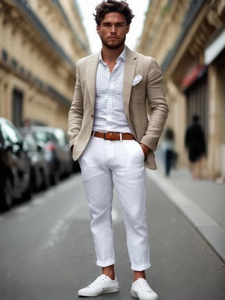 С чем носить бело-черный нагрудный платок с принтом