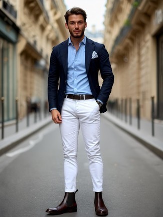 С чем носить бело-черный нагрудный платок с принтом