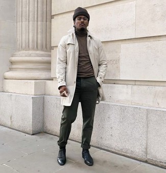 С чем носить бело-черный дождевик мужчине