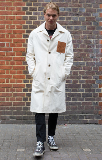 С чем носить бело-черный дождевик мужчине