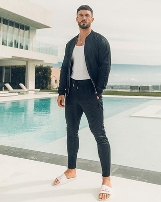 Какие майки носить с бело-черными сандалиями мужчине