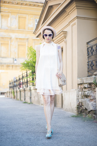 С чем носить бело-черный топ без рукавов