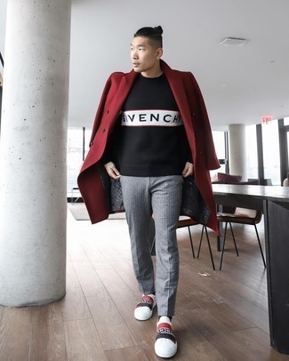 С чем носить бело-черные слипоны мужчине