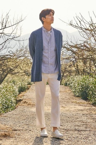 С чем носить бело-черные слипоны мужчине