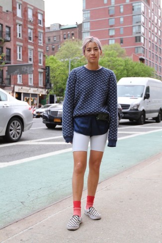 С чем носить бело-черные кеды женщине