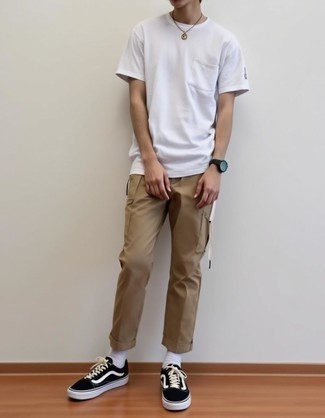 С чем носить бело-черные носки мужчине