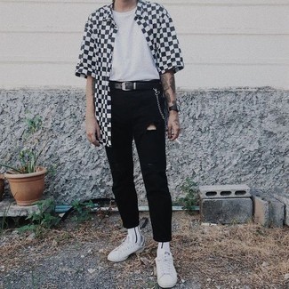 С чем носить бело-черные носки мужчине