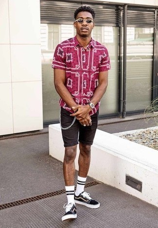 С чем носить бело-черные носки мужчине