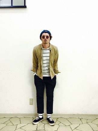 С чем носить бело-черные носки мужчине