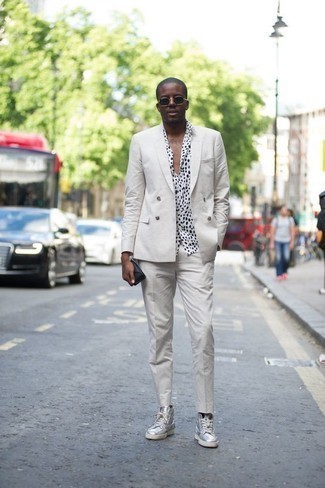 С чем носить бело-черный костюм