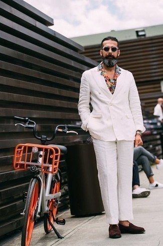 С чем носить бело-черный костюм