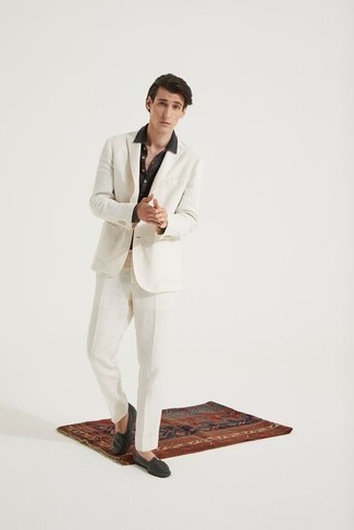 С чем носить бело-черный костюм