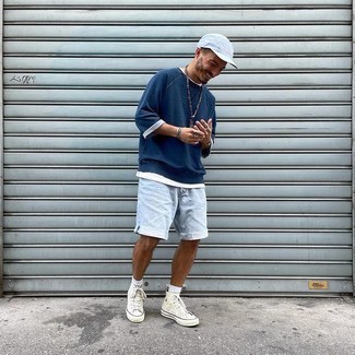 Какие шорты носить с бело-черной майкой мужчине