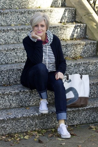 С чем носить бело-черную большую сумку