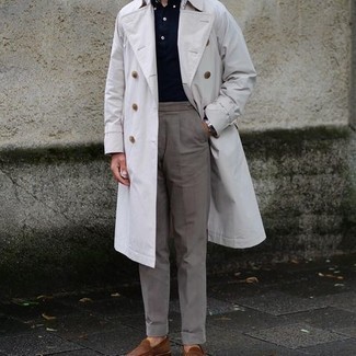 С чем носить бело-черный плащ мужчине