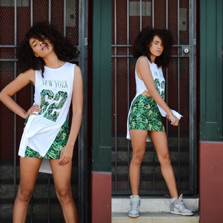 С чем носить бело-черную тунику