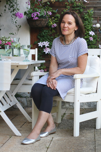 С чем носить бело-черную тунику