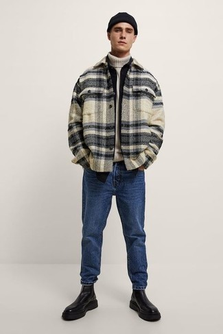 Какие джинсы носить с бело-черной водолазкой мужчине