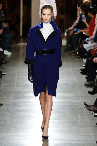 Какие туфли носить с бело-черной водолазкой