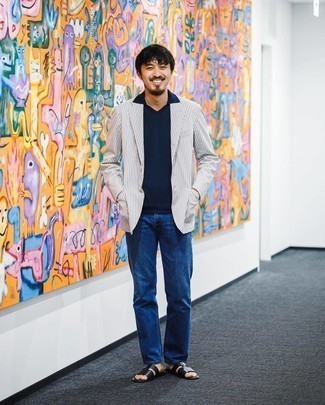 С чем носить бело-черную куртку в вертикальную полоску мужчине