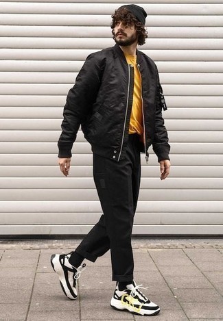 Какие бомберы носить с бело-синими кроссовками мужчине