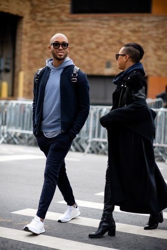 Какие бомберы носить с бело-синими кроссовками мужчине