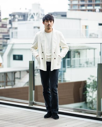 Какие джинсы носить с бело-синим пиджаком мужчине