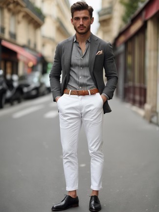 С чем носить бело-синие брюки чинос